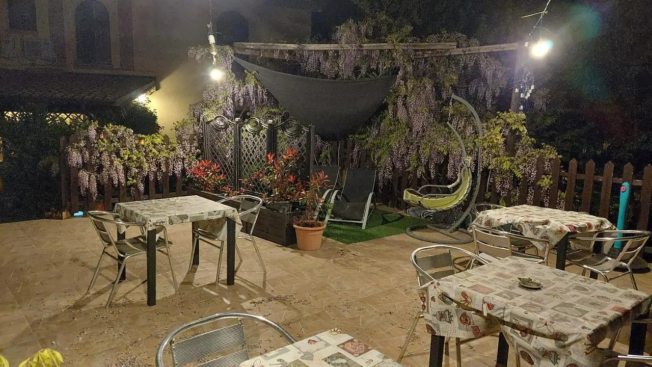 La Locanda Dei Cavalieri Affittacamere Lugagnano Val d'Arda 0*,  Italy